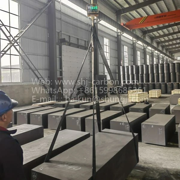 Vibration-Molded Graphite Block
