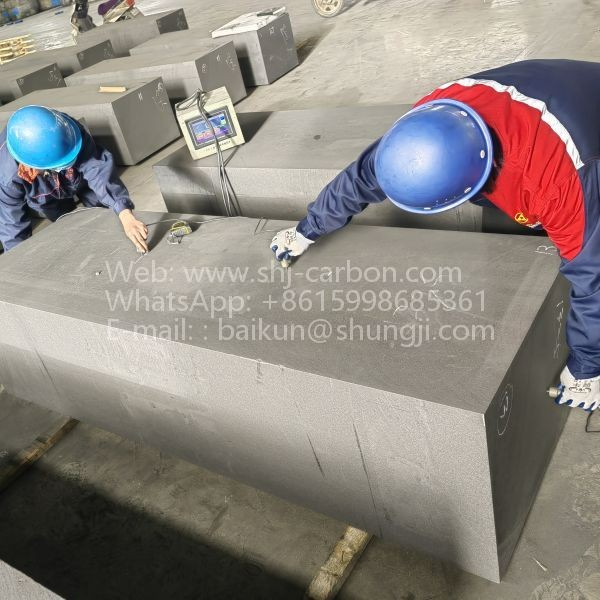 Vibration-Molded Graphite Block